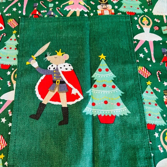 Ulster Weavers Festive Green Holiday Apron with Red Accents - Picture 4 of 12